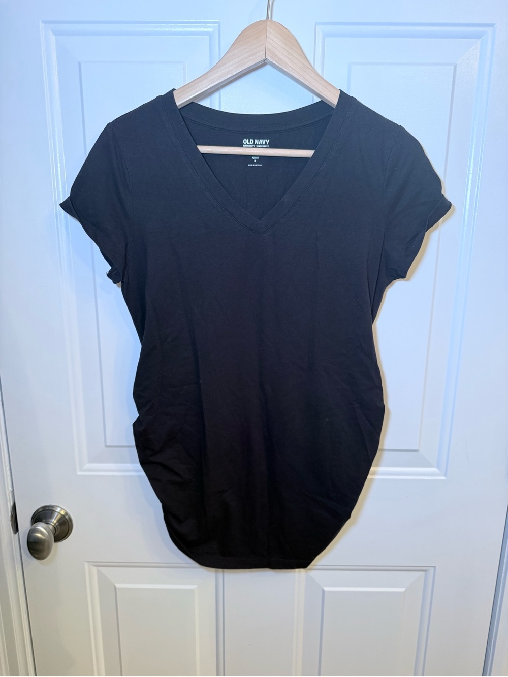 Old Navy Maternity Black V-Neck Women’s Tee